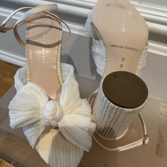 Loeffler Randall Camellia White Pleated Bow Heel, Size 9B - Picture 7 of 7